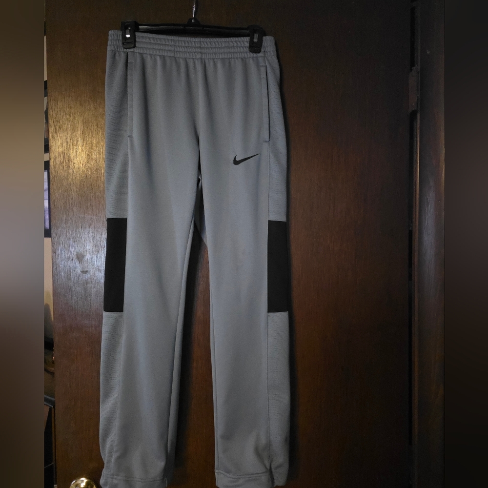 Nike Men's Gray Sweatpants with Black Panels
